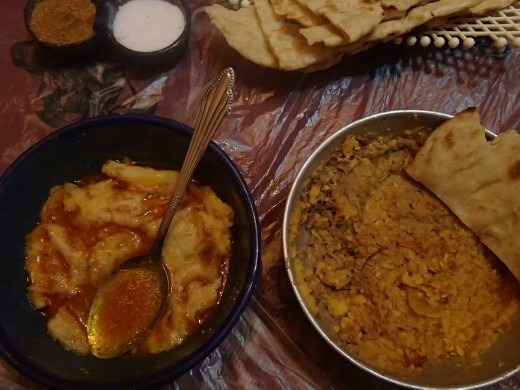 Iran - food - Dizi - step 3: final products (soup with bread and meat puree)