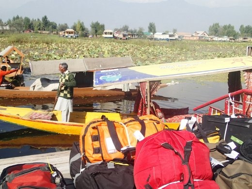 Kashmir loading the luggage