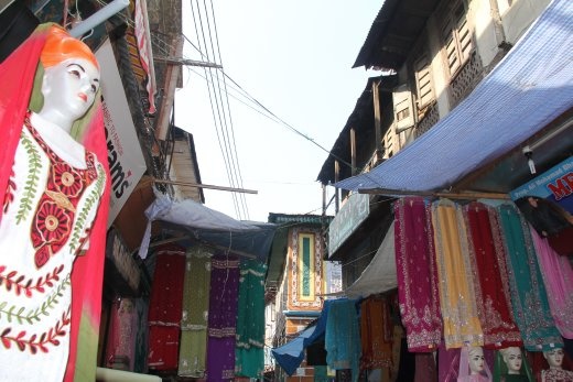 Srinigar market - selling cloth