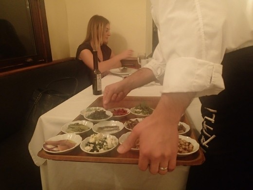 Istanbul - Girtli restaurant - bringing the mezzes (21 of them)