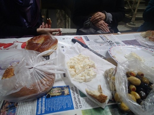 A makeshift breakfast in the Spice Market