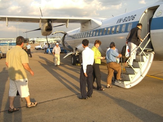 Twin prop to Cambodia