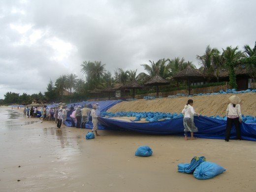 Sandbagging before High tide at Seahorse Resort