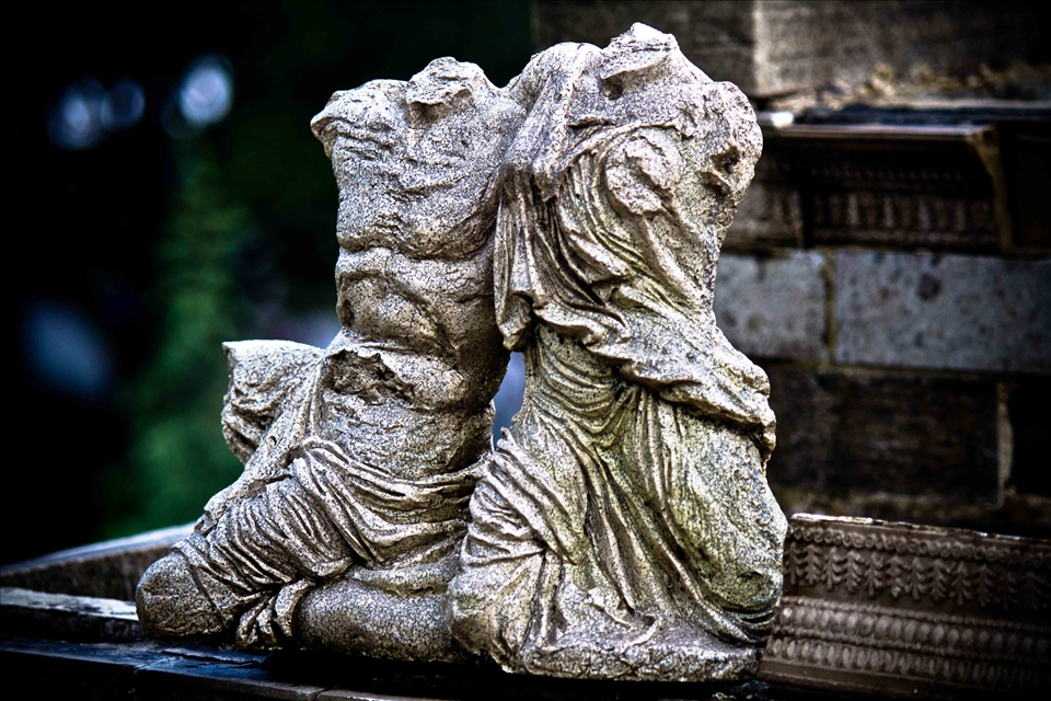 Maybe this is about Romeo and Juliet, of course for me. (Shenzhen, China)