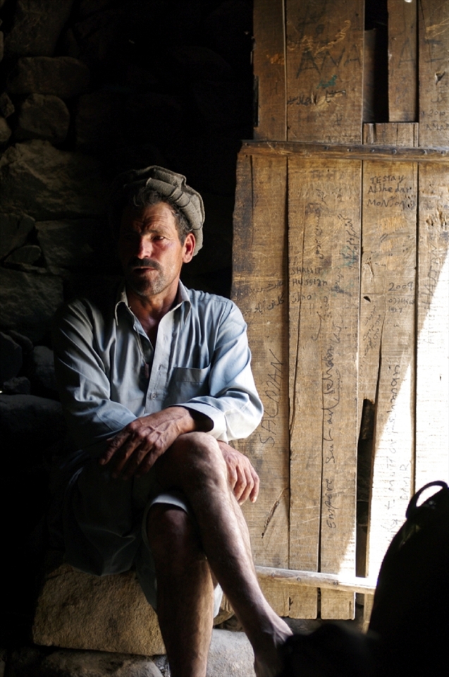 Gholan, an expedition cook, is used to a tough life. The men have simple aspirations, such as to earn enough to send their children to school. However their jobs exact a toll. Beyond the risk of death or injury, the men also suffer chronic illnesses from working at high altitude with inadequate nutrition or equipment. Much of this danger and discomfort could be obviated if clients insisted that the porters be supplied with basic levels of food, clothing and shelter.