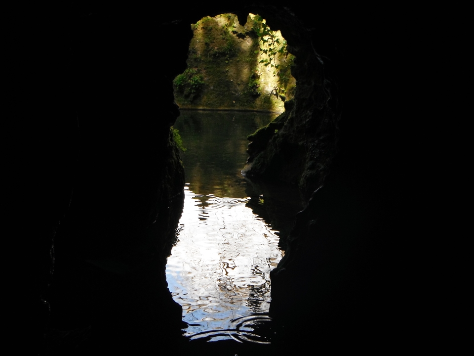 Walking to the pond in Quinta da Regaleira, experience the reflections reaching into the cave.