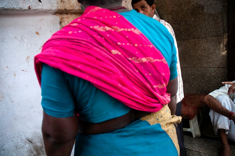 Woman talking to a man on the street. Ville Parle, near Mumbai. 2009.