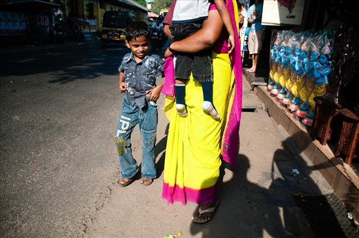 Mother on the streets of Alleppey with her two kids. Kerala. 2009.