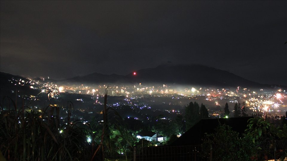 New Year's Eve, The Whole City was covered with fireworks. well,because of the humidity when the firework blast,the heat create fogs.