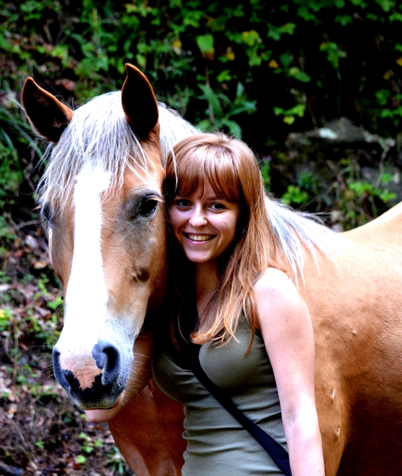 You can see me and my new friend on this picture. I met him in the wood 10 seconds before my dad took this photo but it looks like we know each other very well! The animals use their hearts, not words 