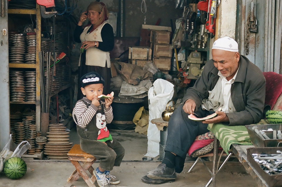 A peek into the life of a typical Uyghur family, in Xinjiang, Western China. It appears that bonding over a freshly sliced melon is an integral part of their culture. There is this great sense of intimacy that radiates from them, when you see them relishing the sweetness, in both the fruit as well as the kinship.