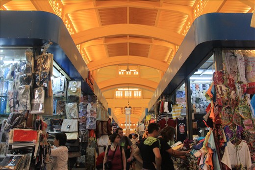 View inside the Psa Thmey Market