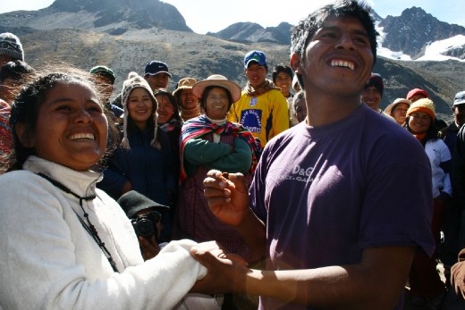 After entering the chapel of the Lord of Qoyllur Ritti, several troupes go to offer their dances to the Qollqe Punku. People also get married in front of this Apu (God). They don't need a Catholic priest; anyone can officiate it.