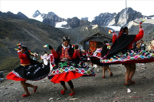 It is a colorful spectacle. However the brotherhood of Qoyllur Riti, does not like tourists. “This is not a commercial show, like the Inti Raymi. I don’t want tourists taking pictures,” says an irritated authority, his breath making white figures.	
	
