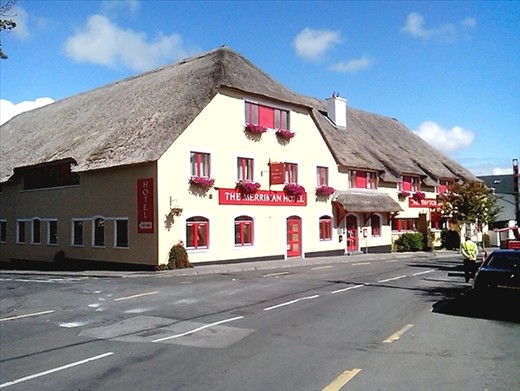 Hotel with thatched roof Kinvarra south of Galway