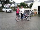 Janice giving Lindsay instruction on trike riding: by quando, Views[310]