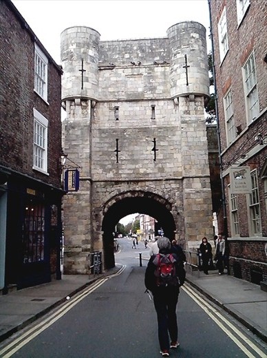 Gateway through the wall
