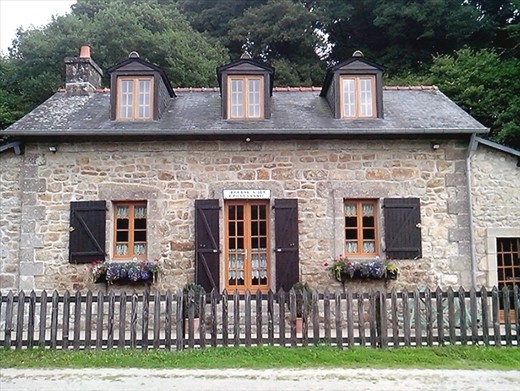 One of the lock houses.  There must be hundreds of these along the canal.