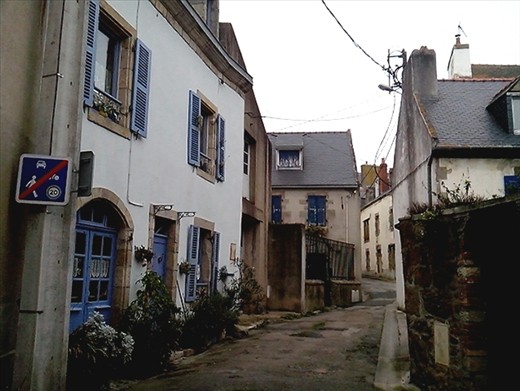 My beach bach in Manly St?  The colours remind me:-) 