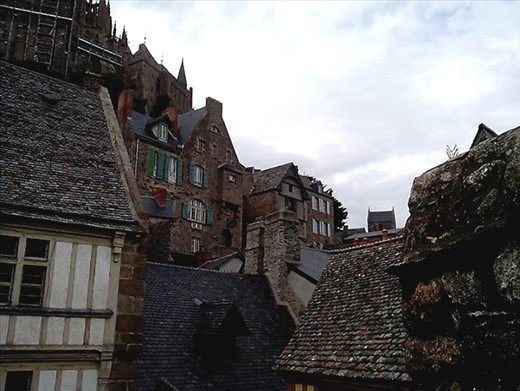 Houses/shops below the abbey.