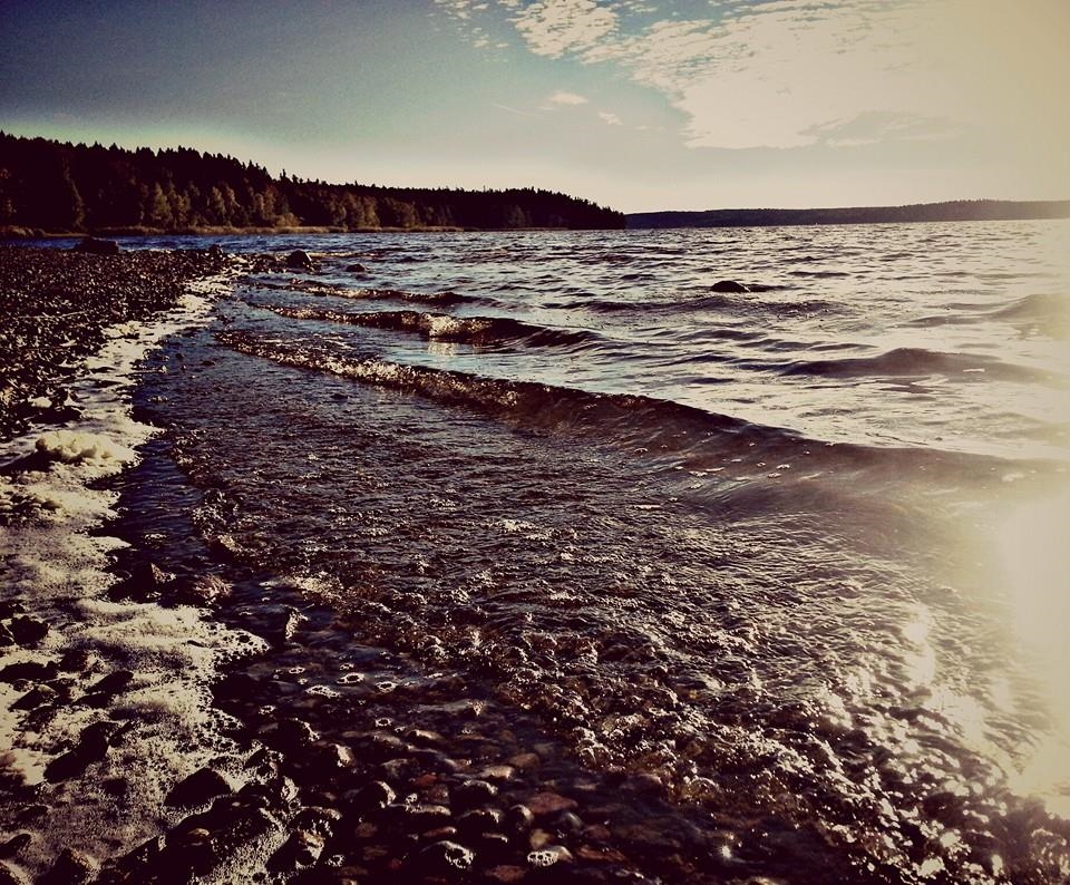 HD resolution picture nearby a lake... Beginning of winter