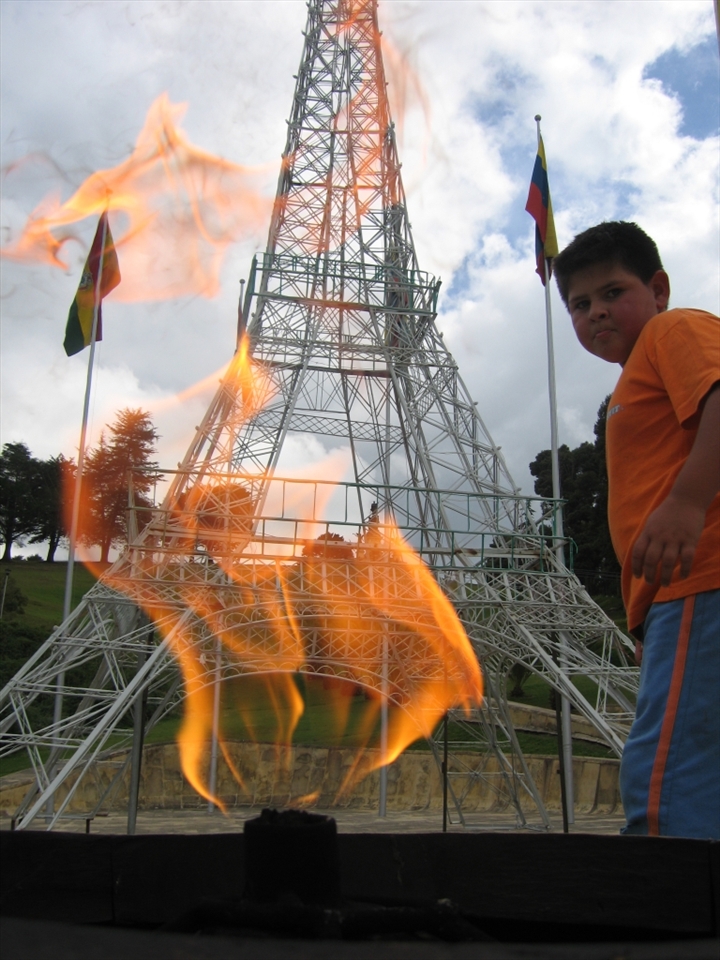 5)	Creative:
I call this photo creative because I mixed in this photo a flame from the floor which means renaissance of a new country and culture, a kid which represent Colombian culture one of more friendly, kind and generous people and that tower behind that represent the place which they declared independent against Spaniards, this place its calls Puente de Boyacá (Boyacá’s Bridge).
