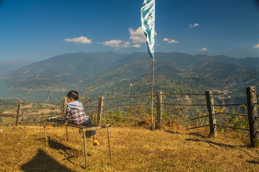 The local boy was feeling disappointed after seeing me like the mountain.