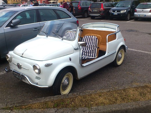 A rather sweet old Fiat 500 - a car that is very much still alive and well in Italy