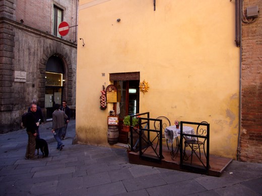 Al fresco dining on a small scale in Siena