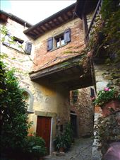 A typical street in Montefioralle: by rachelsimonanddog, Views[588]