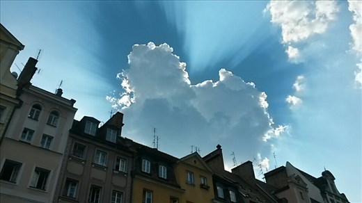 Cool sun-behind-the-cloud picture