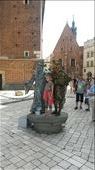 Random kid posing with 2 statue people: by rafellarayne, Views[163]