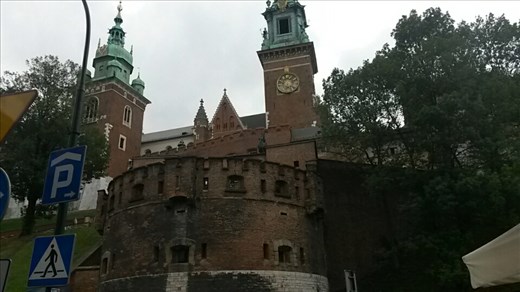 Walking up to Wawel