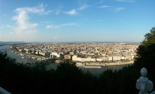 This was a priceless view from top of the Citadela, we took a picnic to the top of it with brie cheese, feta, olives, bread and other munchies. Of course can't forget the wine! This was a good night. 