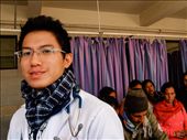 A satisfied student, having examined the man behind him with family translating: by raffyhalim, Views[644]