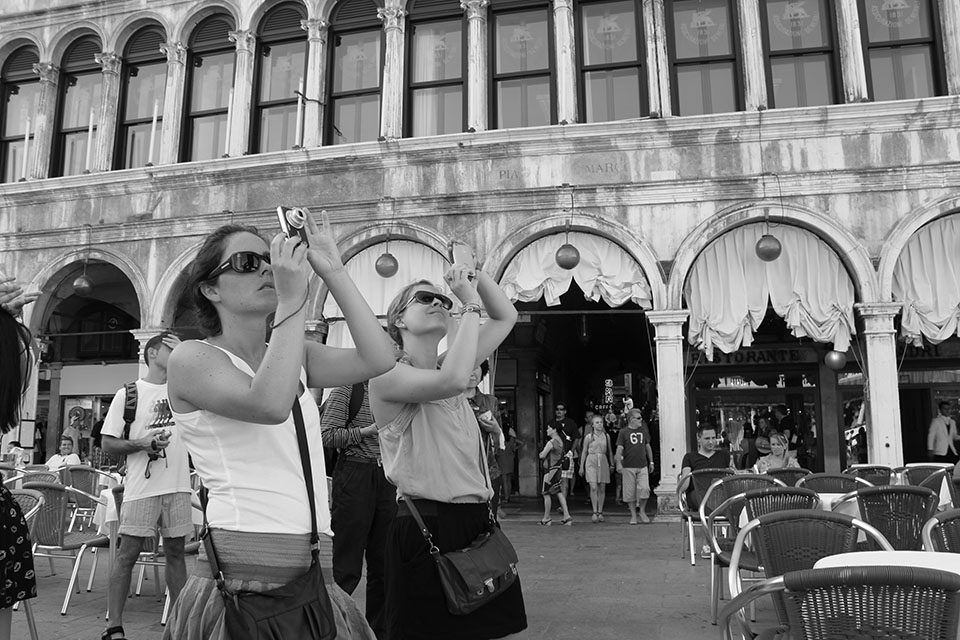 Two young ladies travel to Venice from Australia in the hope of finding love, adventure and excitement. Instead they found a closer bond that only two sisters can share.