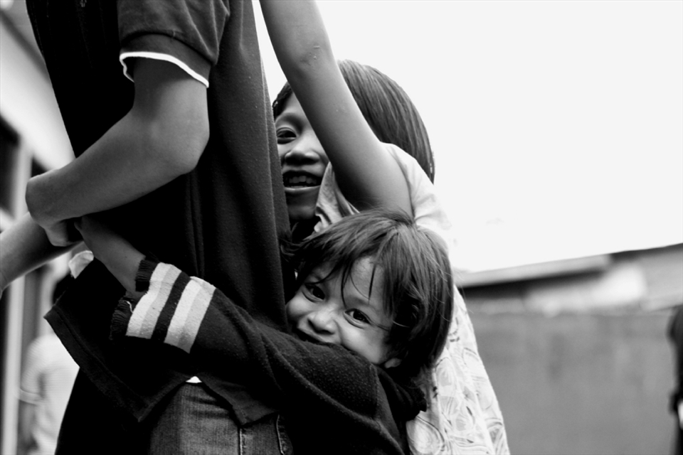 What I found in my friend’s front yard – The children were trying to hug my friend when I said, “Hey, look, guys!! He’s your uncle!” What an innocent children.