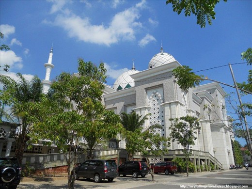 Mesjid Raya Makassar, one of big and famous mosque in this city.
