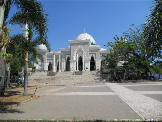 Mesjid Raya Makassar, one of big and famous mosque in this city.