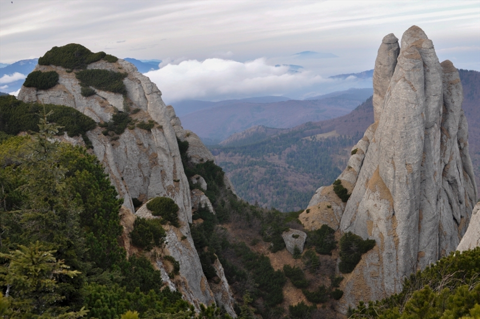 Situated on the northern side of the peak Ciucas at 1700m altitude, the spectacular rocky formations known as the 'Devil's Hand' (or the 'Hand with Five Fingers') is a very difficult alpine route that was climbed by very few.