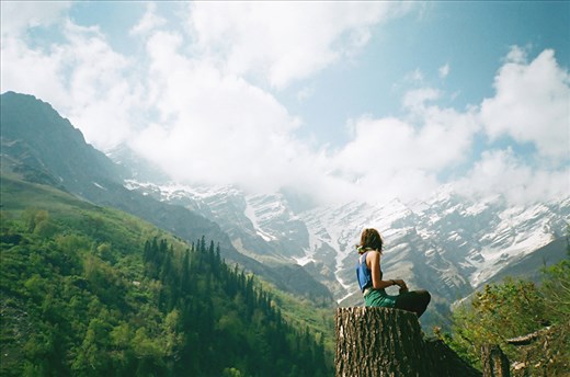 Lunch time in the Himalayan foothills. Time to return our rented motorcycle. 