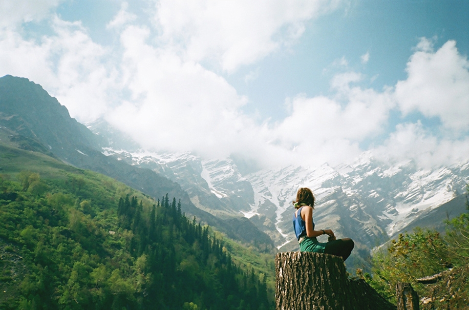 Lunch time in the Himalayan foothills. Time to return our rented motorcycle. 