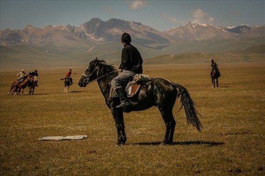 Referee is looking after the game. He is standing on his horse, close to the touch-down base. I have no clue of the rules, yet it seems rather a wild rush after the carcass and with no limit for punching, breaking, unsaddling and whipping the rivals. Nevertheless nobody is falling, they ride bareback at incredible speed as if they were one with their mount. 