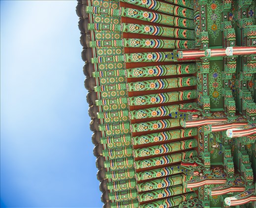 On so many occasions, I reminded to look up.  As one of the most densely populated countries, Korea has been forced to grown up. However, it's ancient temples no doubt knew of the beauty in the unseen.