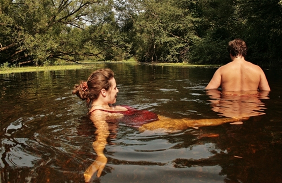 A bath in the river, a simple way to reconnect to the nature restoring the mind