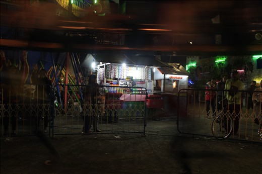 dengan kekuatan tarikan tenaga manusia