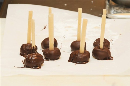 aspect of the complete plate Jerk Cheesecake Lollipop 