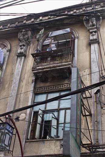 An old apartment influenced by Spanish architecture. Filipino Chinese lives here