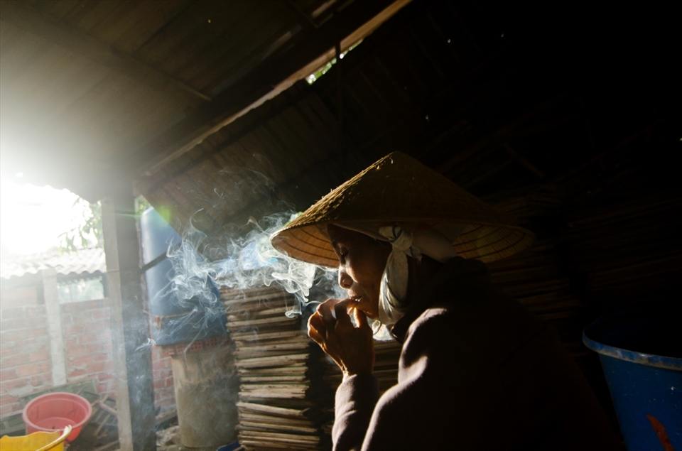 It is hard work, and every small break they have is priceless. Here a female worker smokes her cigarette while she rests from the hard work.