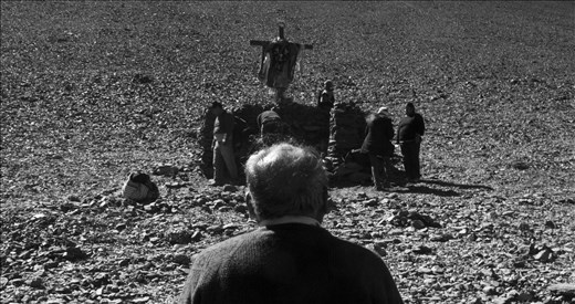 A man prays at the seventh cross, Day 4 (descent)